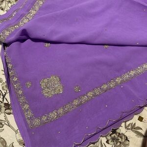 So it’s a lavender saree, with silver work , no blouse .
I got this as a gift.